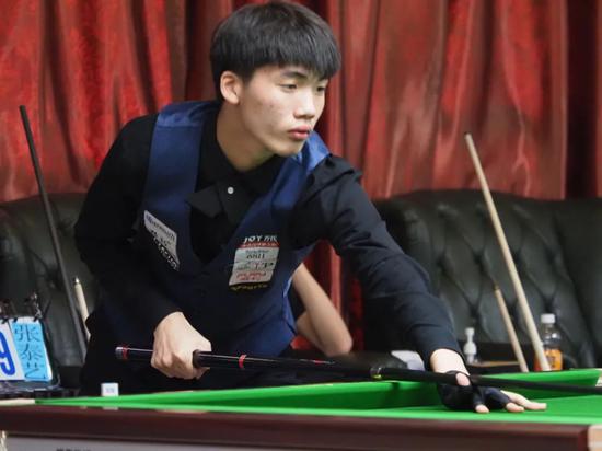 中国足球必 中国足球必